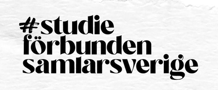 Svart text på vit bakgrund med hashtaggen 'studieförbunden samlarsverige'.