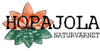 Logotyp med texten 'Hopajola Naturvårnet' och en blomma med gröna och orange blad.