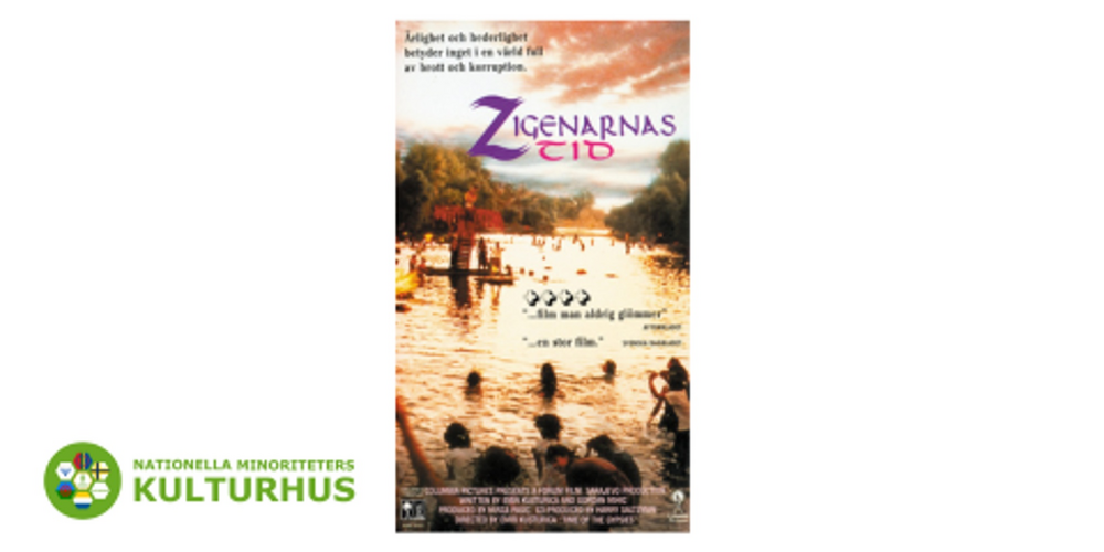 Affisch för filmen sopromerarnas tid med människor som badar i en solnedgång, text och logotyp synliga.