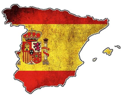 Karta över Spanien fylld med den spanska flaggans färger och statsvapen.