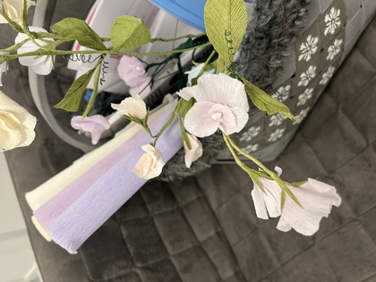 Påsklovsaktivitet- Lär dig göra egna pappersblommor