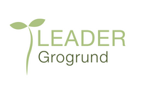 Logotyp med texten 'LEADER Grogrund' och en stiliserad växt med två blad.