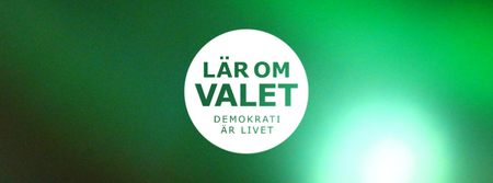 Grön bakgrund med en vit cirkel i mitten med texten 'Lär om valet. Demokrati är livet'.