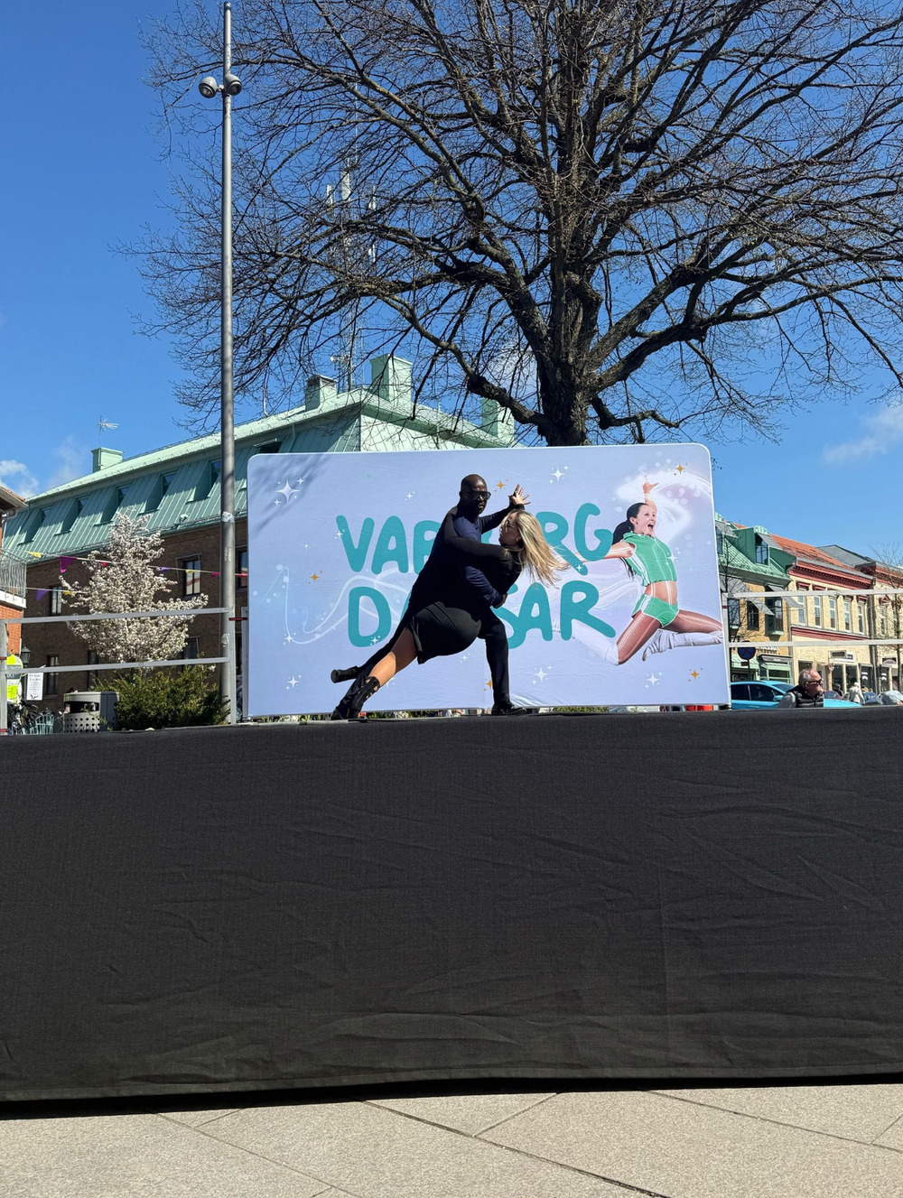 En man och en kvinna som dansar pardans