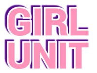 Texten 'GIRL UNIT' i stora, rosa bokstäver med vit och lila skugga på vit bakgrund.