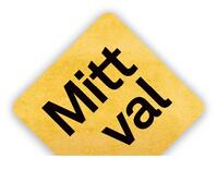 Gult fyrkantigt kort med texten 'Mitt val' i svart, lutad på hörnet mot en vit bakgrund.