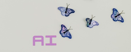 Sex blå fjärilar och texten 'AI' i lila på en ljus bakgrund.
