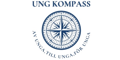 Logotyp med texten 'UNG KOMPASS' och en kompassros, samt texten 'AV UNGA, TILL UNGA, FÖR UNGA' runt kompassen.