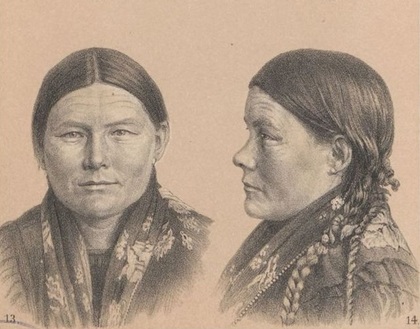 Två tecknade porträtt av en kvinna, en framifrån och en i profil, med traditionell klädsel och flätat hår.