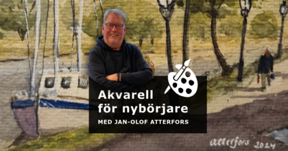 I bakgrunden syns en del av en av Jan-Olofs akvarellmålningar, ovanpå en svart ruta med vit text "Akvarell för nybörjare med Jan-Olof Atterfors". Över rutan ett frilagt foto på Jan-Olof. 
