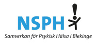 Logotyp för NSPH Blekinge med texten 'Samverkan för Psykisk Hälsa i Blekinge' och en stiliserad figur med utropstecken.
