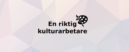 Texten 'En riktig kulturarbetare' med en ikon av en målarpalett på en ljus geometrisk bakgrund.