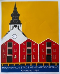Affisch med stiliserad bild av Hudiksvalls kyrka och röda byggnader mot gul bakgrund. Text om hembygdsförening.