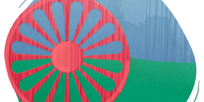 Illustration av romska flaggan med röd hjul på blå och grön bakgrund.