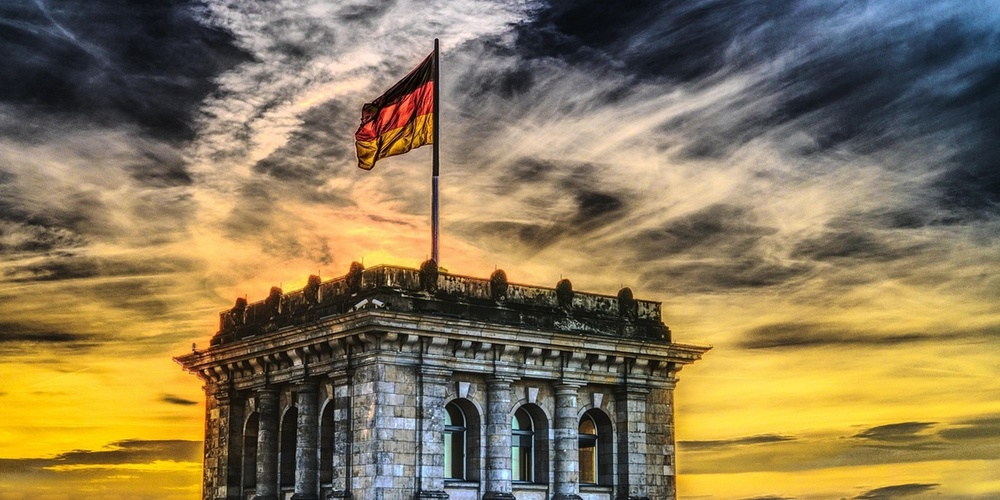 tysk flagga på ett torn