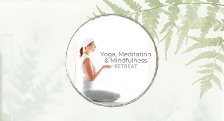 Kvinna sitter i meditationsställning vid fönster, text om yoga, meditation och mindfulness-retreat.