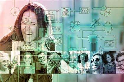 Glada människor med överlagrade ikoner för sociala medier och digital kommunikation.