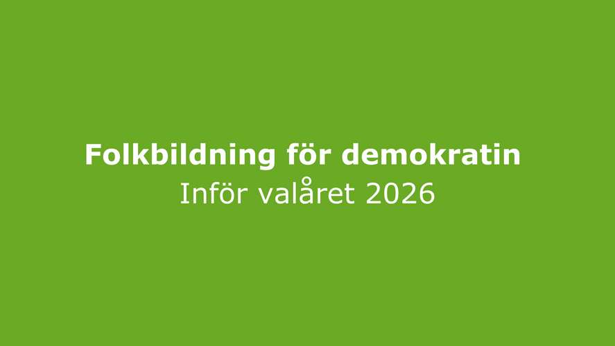 Grön bakgrund med vit text: Folkbildning för demokratin. Inför valåret 2026.