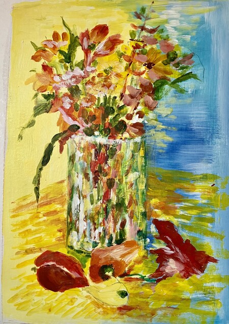 Målad vas med färgglada blommor på ett bord, med några blommor liggande bredvid, i impressionistisk stil.