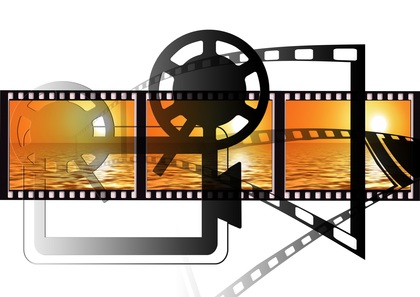 Illustration av filmremsa och filmrulle med solnedgång över havet i bakgrunden.
