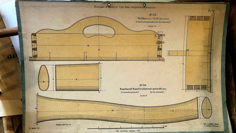 Ritning av en fiol eller stråkinstrumentdelar med mått och detaljerade vyer.