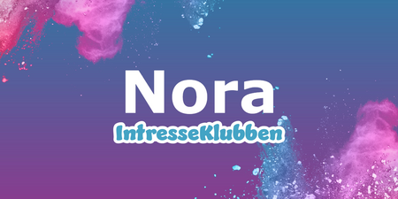Texten 'Nora IntresseKlubben' på en färgglad bakgrund med rosa och blå färgpulver.