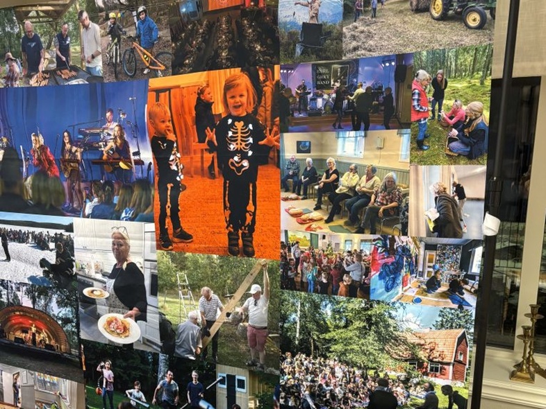 Fotovägg med bilder från olika utomhus- och inomhusaktiviteter, musik, lek och samlingar.