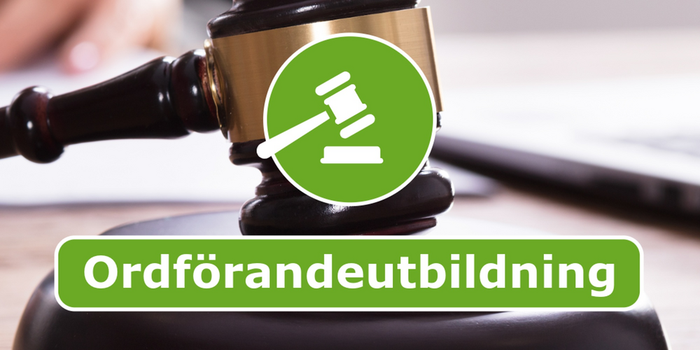 En domarklubba på ett bord med texten 'Ordförandeutbildning' och logotyp för Studieförbundet Vuxenskolan.