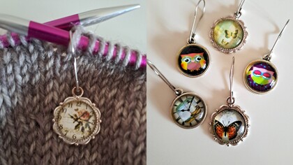 Två bilder: till vänster en stickmarkör på stickning, till höger fem olika stickmarkörer med djurmotiv.