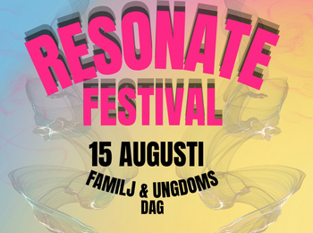 Affisch för Resonate Festival med text om icke-våld, datum 15 augusti och familj- och ungdomsdag på färgglad bakgrund.